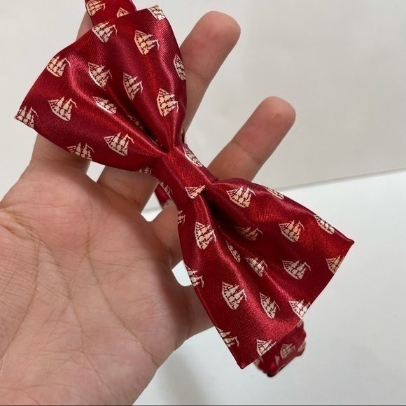 Red Pirate Ship Bow‎ Tie - Picture 4 of 11